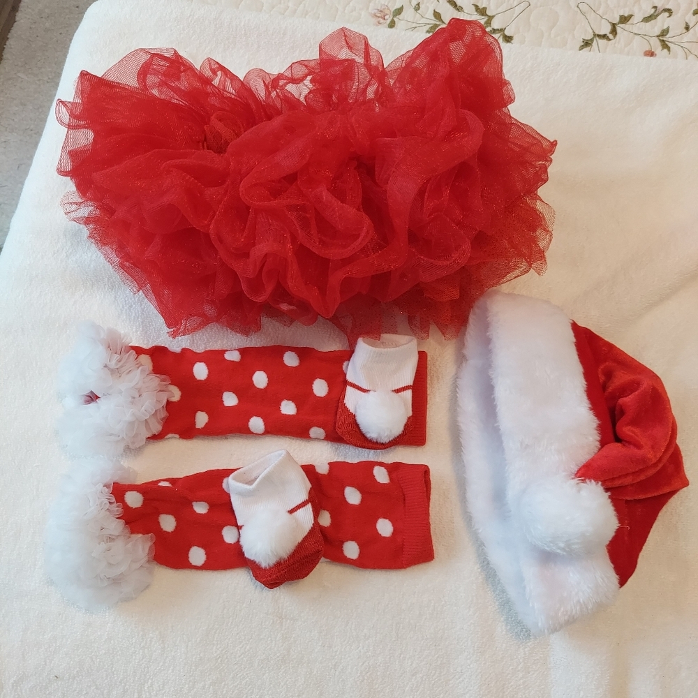 Elly & Emmy Xmas Holiday infant outfit 4 piece tutu hat socks Size 0-6 months
